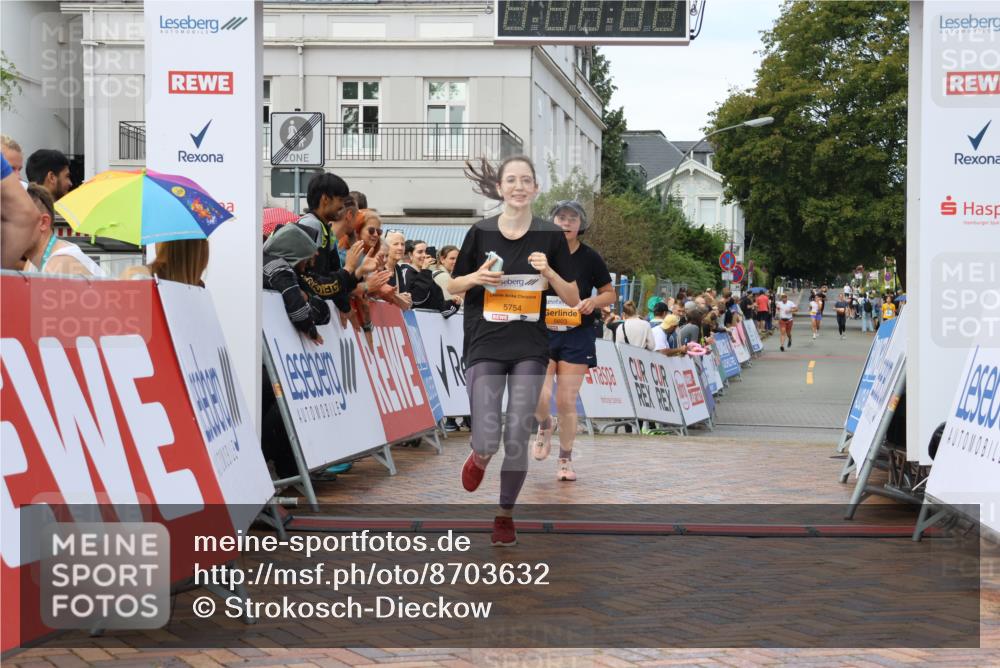 31.08.2025 - 21. Blankeneser Heldenlauf Strokosch-Dieckow http://msf.ph/oto/8703632 31.08.2025 13:02:47 Ziel 5754, 5603 meine-sportfotos.de