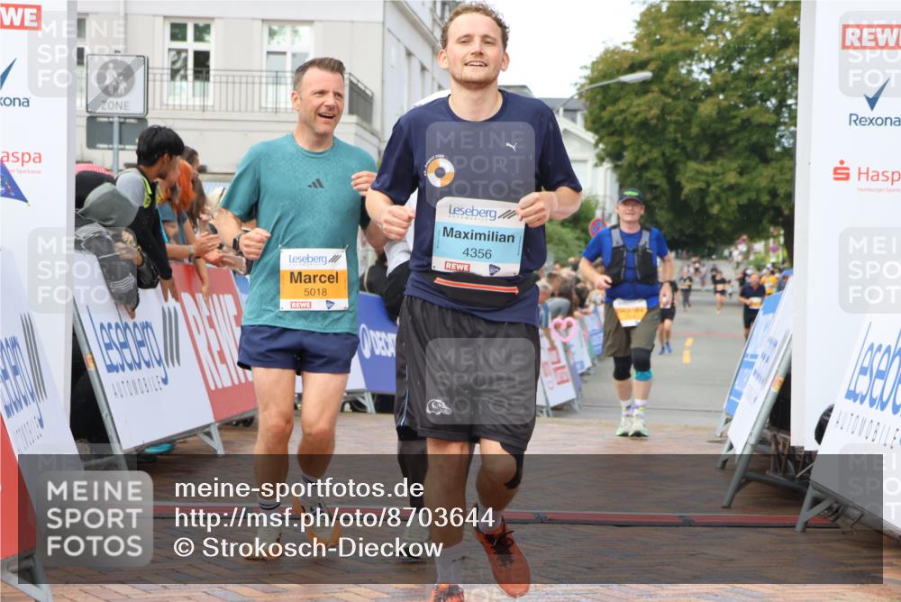 31.08.2025 - 21. Blankeneser Heldenlauf Strokosch-Dieckow http://msf.ph/oto/8703644 31.08.2025 13:02:23 Ziel 5018, 5128, 4356 meine-sportfotos.de