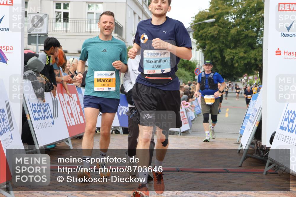 31.08.2025 - 21. Blankeneser Heldenlauf Strokosch-Dieckow http://msf.ph/oto/8703646 31.08.2025 13:02:23 Ziel 5018, 5128, 4356 meine-sportfotos.de
