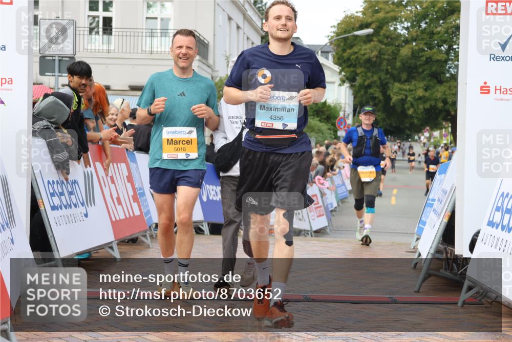 31.08.2025 - 21. Blankeneser Heldenlauf Strokosch-Dieckow http://msf.ph/oto/8703652 31.08.2025 13:02:23 Ziel 5018, 5128, 4356 meine-sportfotos.de