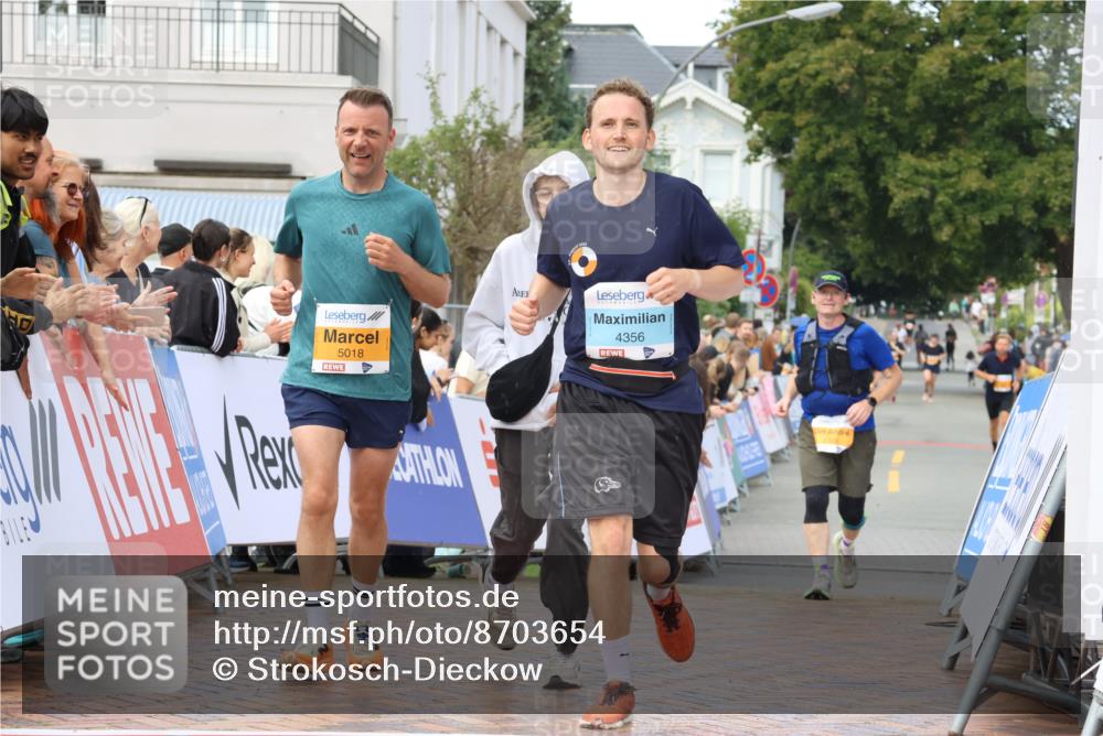 31.08.2025 - 21. Blankeneser Heldenlauf Strokosch-Dieckow http://msf.ph/oto/8703654 31.08.2025 13:02:22 Ziel 5018, 5128, 4356 meine-sportfotos.de