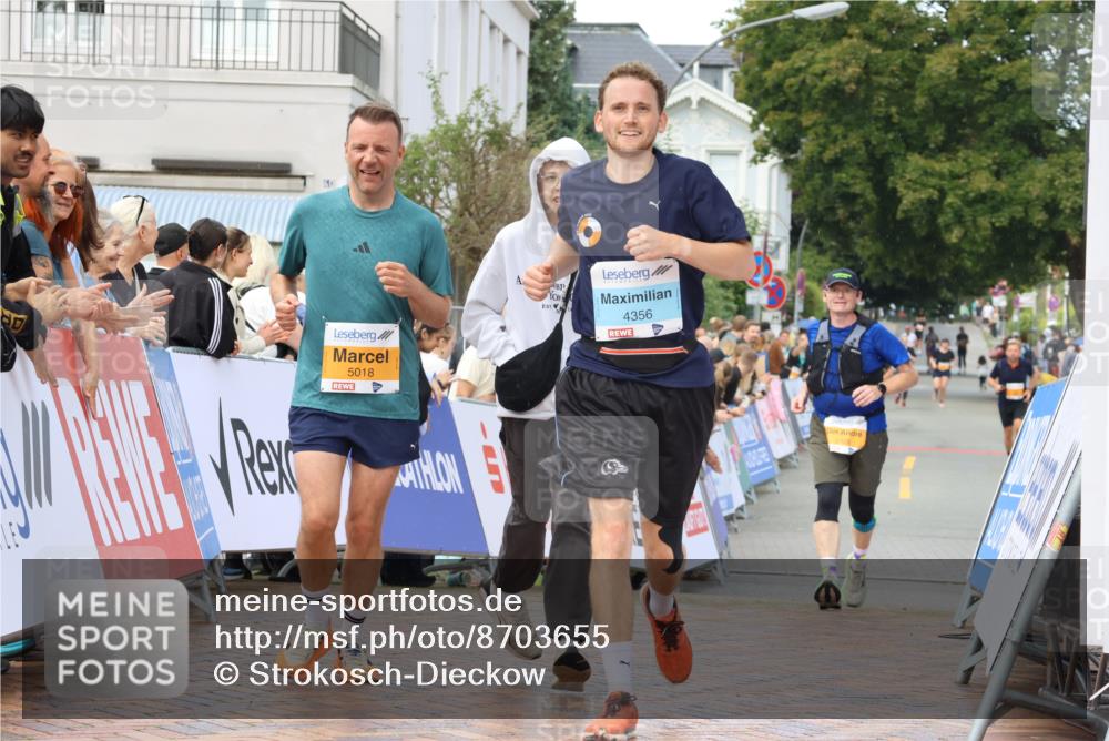 31.08.2025 - 21. Blankeneser Heldenlauf Strokosch-Dieckow http://msf.ph/oto/8703655 31.08.2025 13:02:22 Ziel 5018, 5128, 4356 meine-sportfotos.de