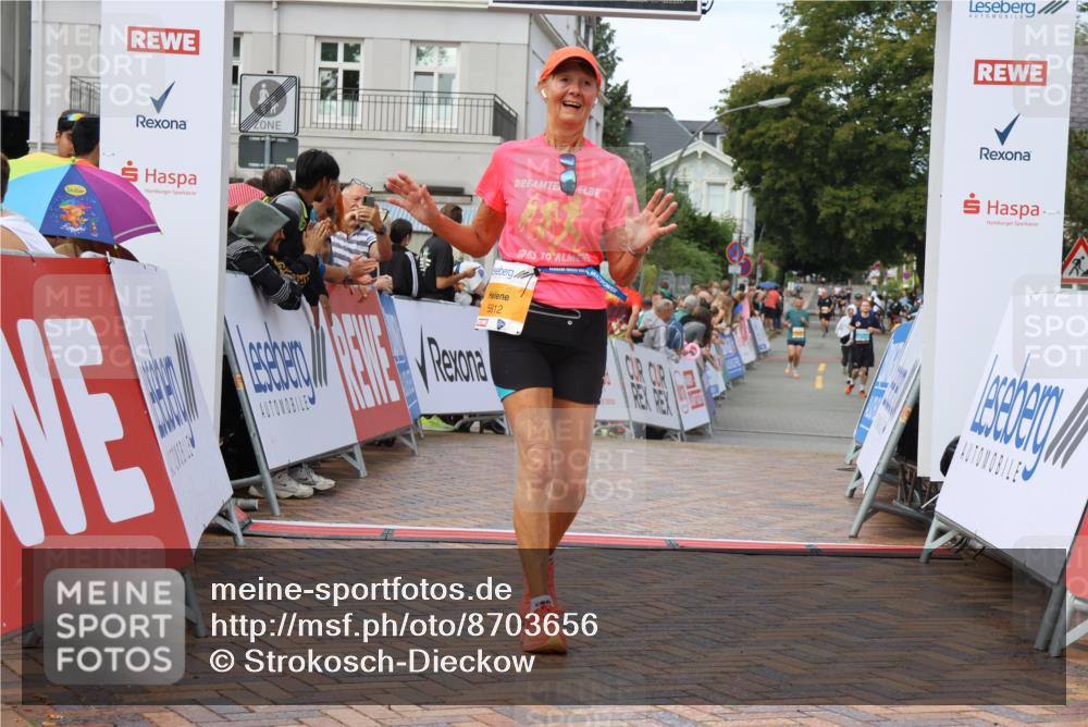 31.08.2025 - 21. Blankeneser Heldenlauf Strokosch-Dieckow http://msf.ph/oto/8703656 31.08.2025 13:02:10 Ziel 5766, 5812 meine-sportfotos.de