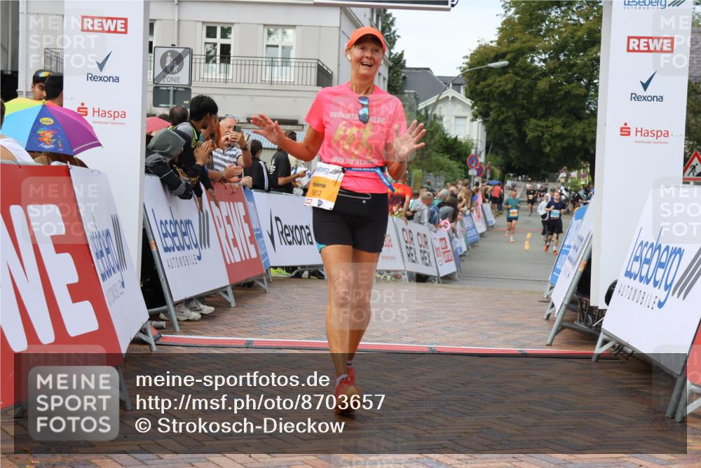 31.08.2025 - 21. Blankeneser Heldenlauf Strokosch-Dieckow http://msf.ph/oto/8703657 31.08.2025 13:02:10 Ziel 5766, 5812 meine-sportfotos.de