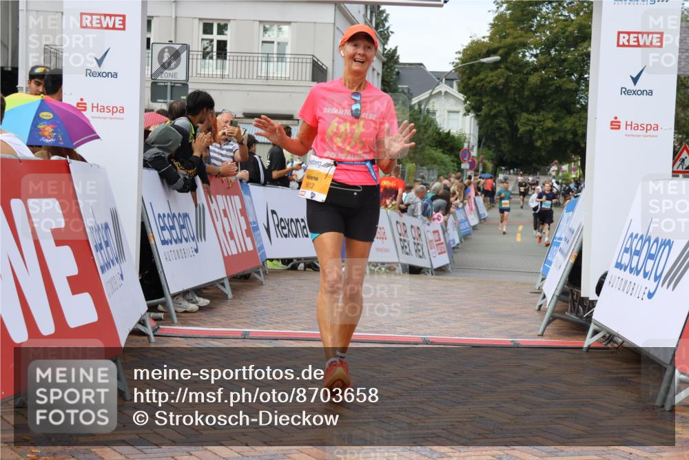 31.08.2025 - 21. Blankeneser Heldenlauf Strokosch-Dieckow http://msf.ph/oto/8703658 31.08.2025 13:02:10 Ziel 5766, 5812 meine-sportfotos.de