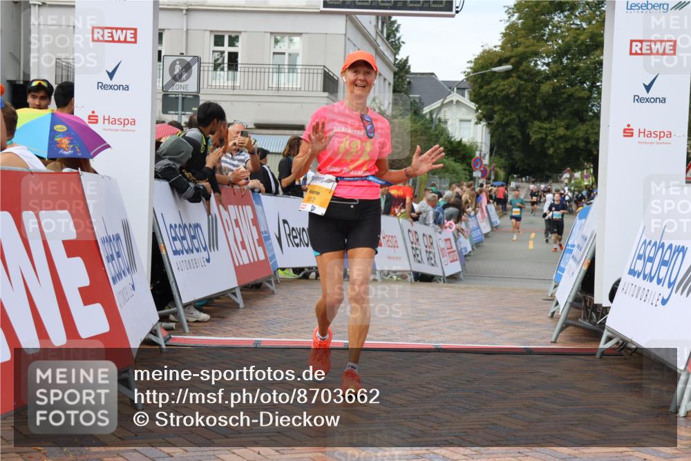 31.08.2025 - 21. Blankeneser Heldenlauf Strokosch-Dieckow http://msf.ph/oto/8703662 31.08.2025 13:02:10 Ziel 5766, 5812 meine-sportfotos.de