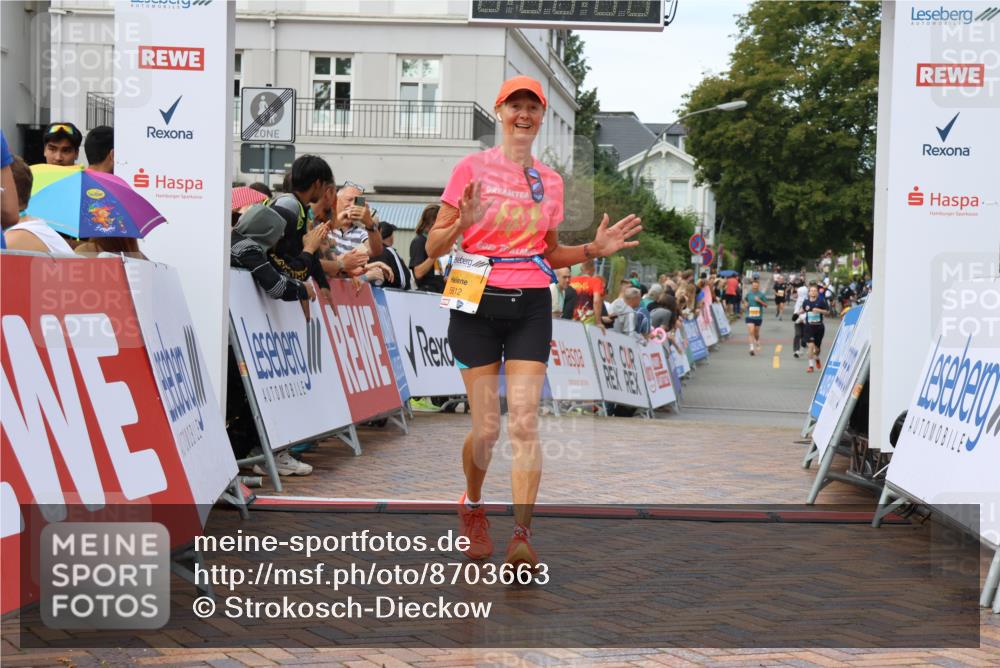 31.08.2025 - 21. Blankeneser Heldenlauf Strokosch-Dieckow http://msf.ph/oto/8703663 31.08.2025 13:02:10 Ziel 5766, 5812 meine-sportfotos.de