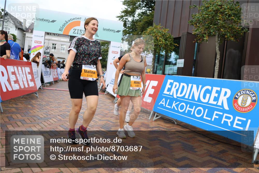 31.08.2025 - 21. Blankeneser Heldenlauf Strokosch-Dieckow http://msf.ph/oto/8703687 31.08.2025 13:02:00 Ziel 5325, 5757, 5064, 5100, 5069 meine-sportfotos.de