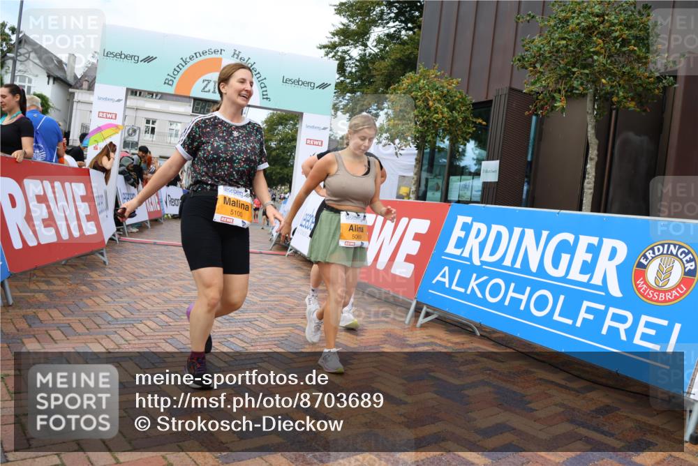 31.08.2025 - 21. Blankeneser Heldenlauf Strokosch-Dieckow http://msf.ph/oto/8703689 31.08.2025 13:02:00 Ziel 5325, 5757, 5064, 5100, 5069 meine-sportfotos.de