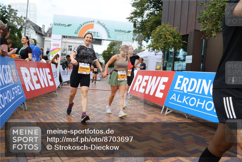 31.08.2025 - 21. Blankeneser Heldenlauf Strokosch-Dieckow http://msf.ph/oto/8703697 31.08.2025 13:01:59 Ziel 5325, 5757, 5612, 5064, 5100, 5069 meine-sportfotos.de