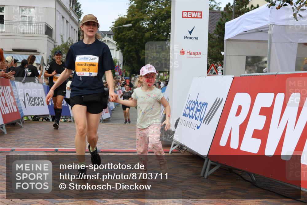 31.08.2025 - 21. Blankeneser Heldenlauf Strokosch-Dieckow http://msf.ph/oto/8703711 31.08.2025 13:01:52 Ziel 5325, 5612, 4307 meine-sportfotos.de
