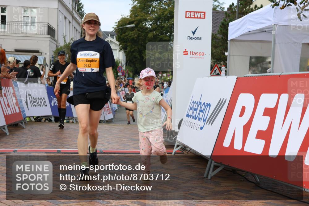 31.08.2025 - 21. Blankeneser Heldenlauf Strokosch-Dieckow http://msf.ph/oto/8703712 31.08.2025 13:01:52 Ziel 5325, 5612, 4307 meine-sportfotos.de