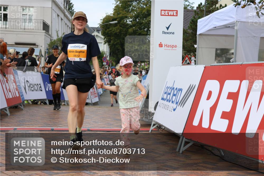 31.08.2025 - 21. Blankeneser Heldenlauf Strokosch-Dieckow http://msf.ph/oto/8703713 31.08.2025 13:01:51 Ziel 5325, 5612, 4307 meine-sportfotos.de