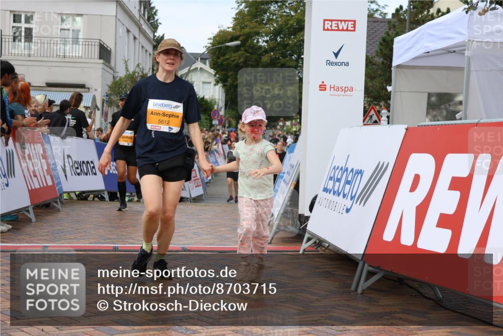 31.08.2025 - 21. Blankeneser Heldenlauf Strokosch-Dieckow http://msf.ph/oto/8703715 31.08.2025 13:01:51 Ziel 5325, 5612, 4307 meine-sportfotos.de