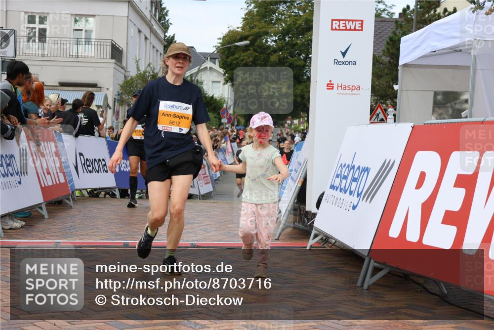 31.08.2025 - 21. Blankeneser Heldenlauf Strokosch-Dieckow http://msf.ph/oto/8703716 31.08.2025 13:01:51 Ziel 5325, 5612, 4307 meine-sportfotos.de