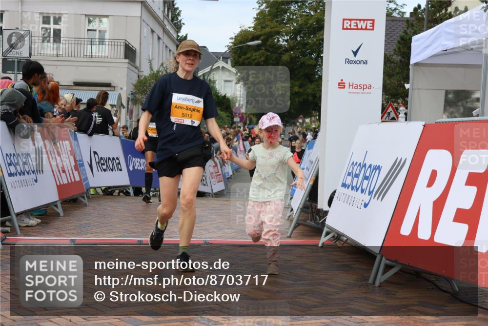 31.08.2025 - 21. Blankeneser Heldenlauf Strokosch-Dieckow http://msf.ph/oto/8703717 31.08.2025 13:01:51 Ziel 5325, 5612, 4307 meine-sportfotos.de