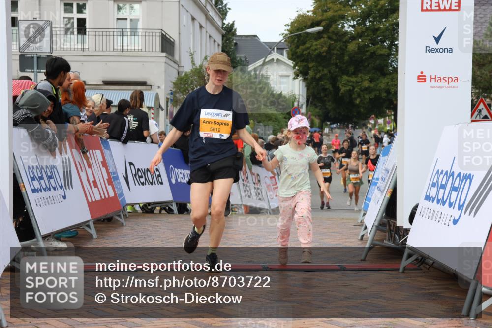 31.08.2025 - 21. Blankeneser Heldenlauf Strokosch-Dieckow http://msf.ph/oto/8703722 31.08.2025 13:01:51 Ziel 5325, 5612, 4307 meine-sportfotos.de