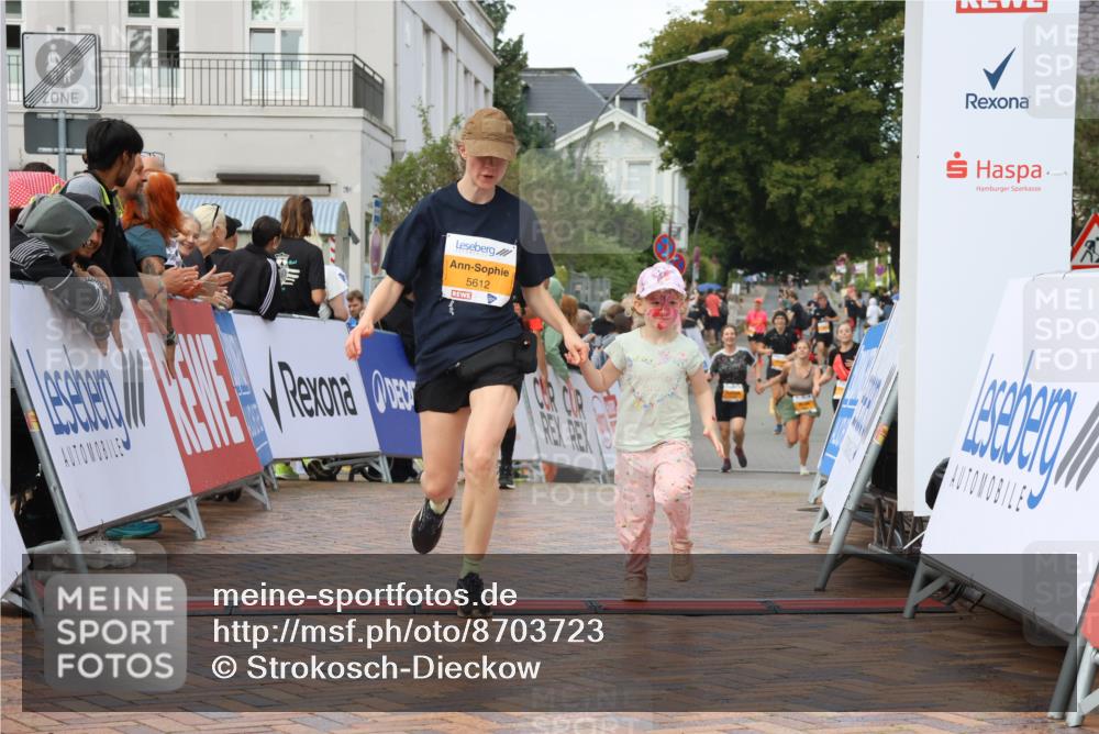 31.08.2025 - 21. Blankeneser Heldenlauf Strokosch-Dieckow http://msf.ph/oto/8703723 31.08.2025 13:01:50 Ziel 5325, 5612, 4307 meine-sportfotos.de