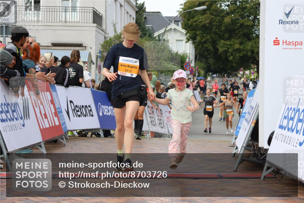 31.08.2025 - 21. Blankeneser Heldenlauf Strokosch-Dieckow http://msf.ph/oto/8703726 31.08.2025 13:01:50 Ziel 5325, 5612, 4307 meine-sportfotos.de