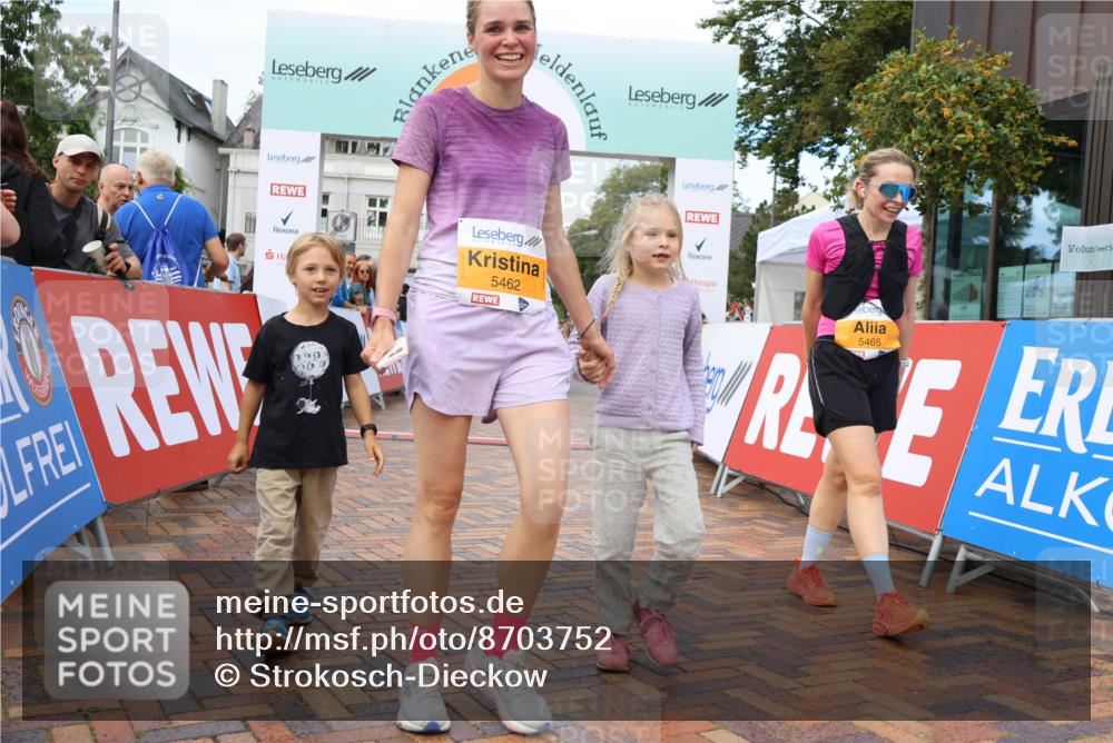 31.08.2025 - 21. Blankeneser Heldenlauf Strokosch-Dieckow http://msf.ph/oto/8703752 31.08.2025 13:01:12 Ziel 5465, 5462 meine-sportfotos.de