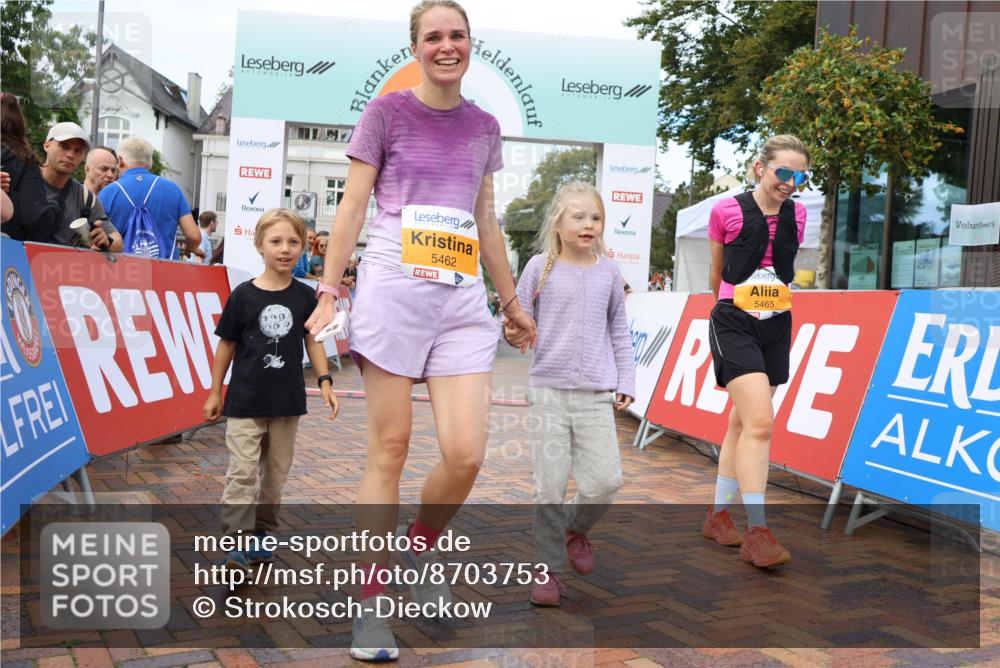 31.08.2025 - 21. Blankeneser Heldenlauf Strokosch-Dieckow http://msf.ph/oto/8703753 31.08.2025 13:01:11 Ziel 5465, 5462 meine-sportfotos.de