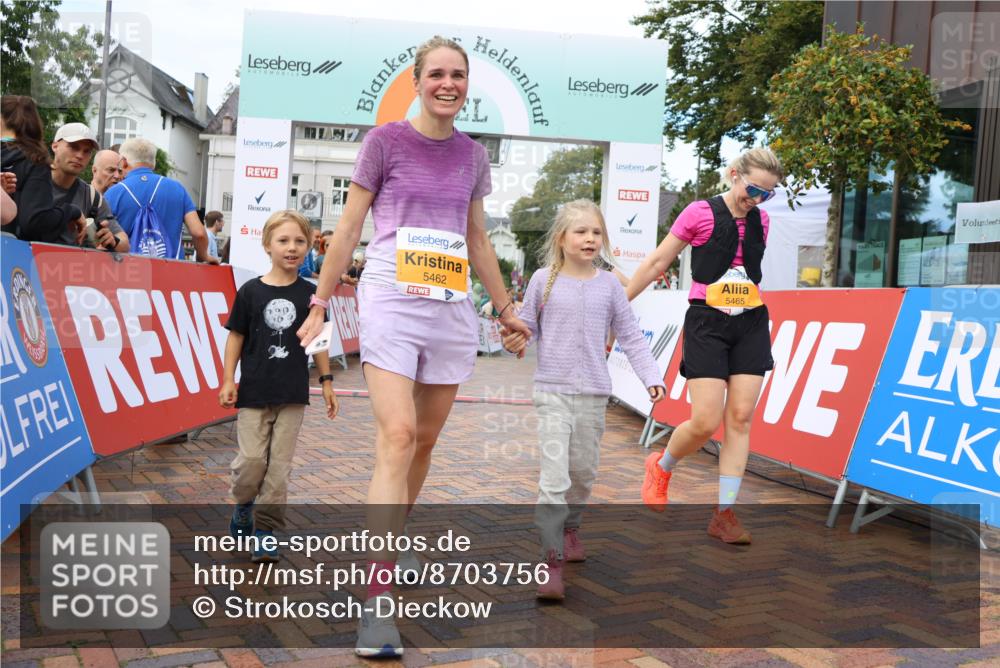 31.08.2025 - 21. Blankeneser Heldenlauf Strokosch-Dieckow http://msf.ph/oto/8703756 31.08.2025 13:01:11 Ziel 5465, 5462 meine-sportfotos.de