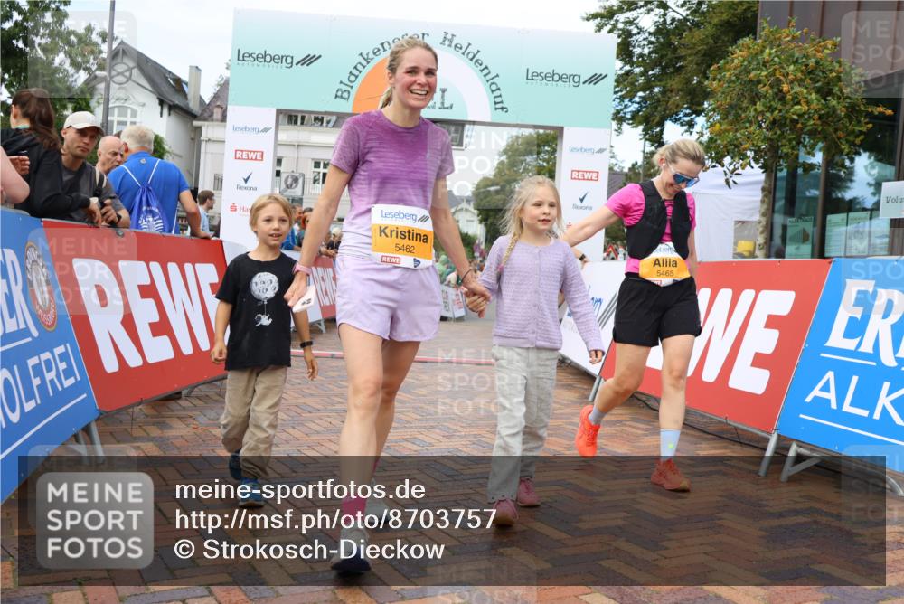 31.08.2025 - 21. Blankeneser Heldenlauf Strokosch-Dieckow http://msf.ph/oto/8703757 31.08.2025 13:01:11 Ziel 5465, 5462 meine-sportfotos.de