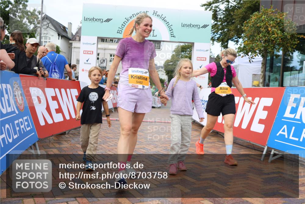 31.08.2025 - 21. Blankeneser Heldenlauf Strokosch-Dieckow http://msf.ph/oto/8703758 31.08.2025 13:01:11 Ziel 5465, 5462 meine-sportfotos.de