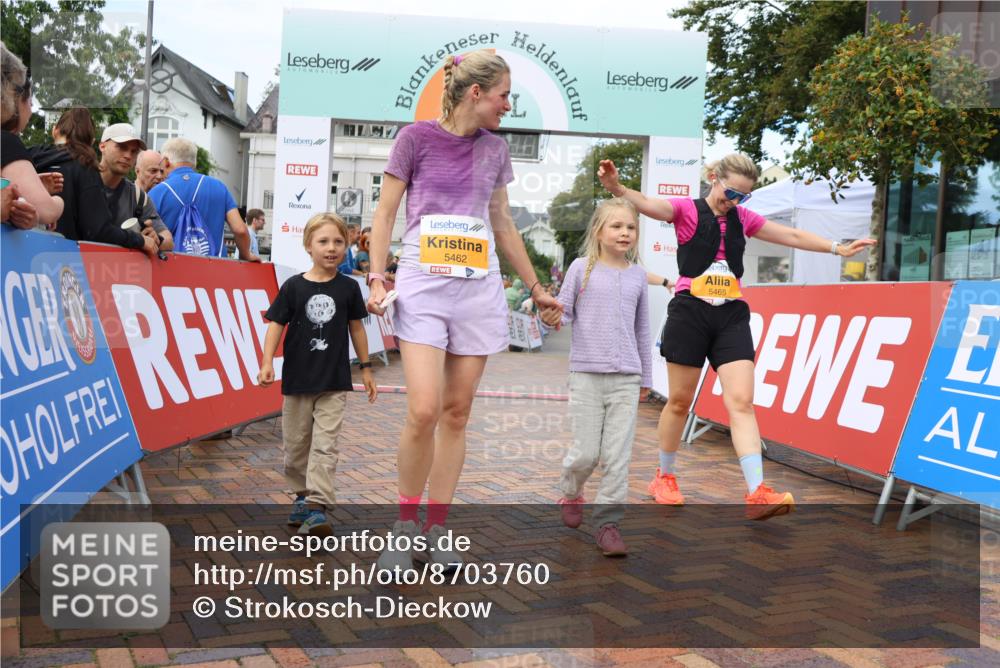 31.08.2025 - 21. Blankeneser Heldenlauf Strokosch-Dieckow http://msf.ph/oto/8703760 31.08.2025 13:01:11 Ziel 5465, 5462 meine-sportfotos.de