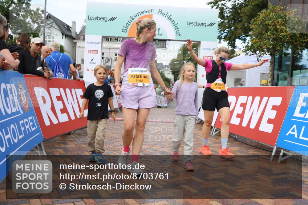31.08.2025 - 21. Blankeneser Heldenlauf Strokosch-Dieckow http://msf.ph/oto/8703761 31.08.2025 13:01:11 Ziel 5465, 5462 meine-sportfotos.de