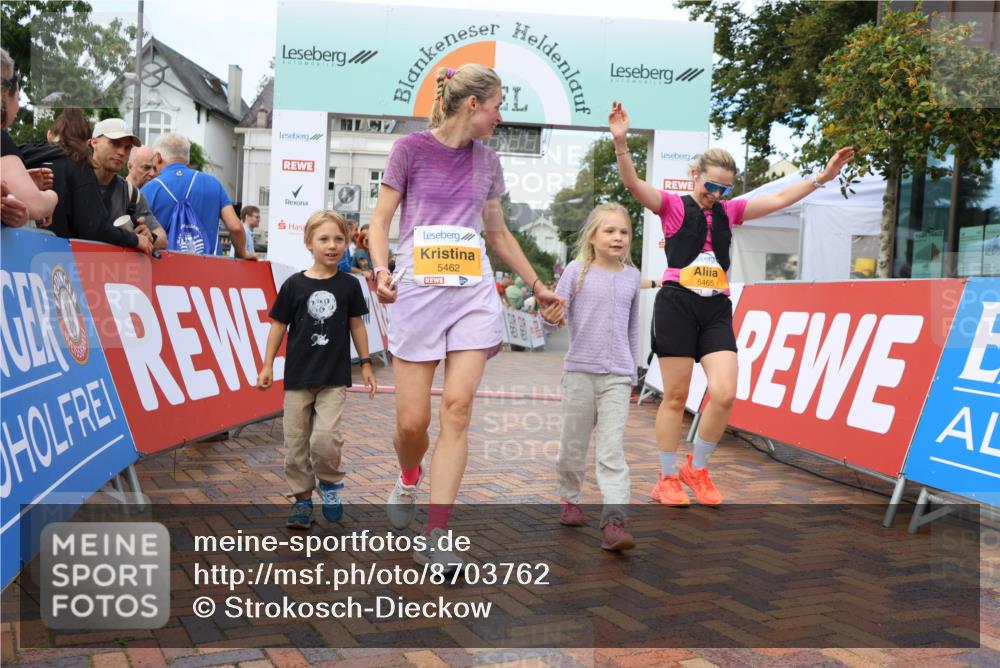 31.08.2025 - 21. Blankeneser Heldenlauf Strokosch-Dieckow http://msf.ph/oto/8703762 31.08.2025 13:01:11 Ziel 5465, 5462 meine-sportfotos.de