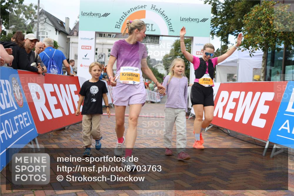 31.08.2025 - 21. Blankeneser Heldenlauf Strokosch-Dieckow http://msf.ph/oto/8703763 31.08.2025 13:01:11 Ziel 5465, 5462 meine-sportfotos.de