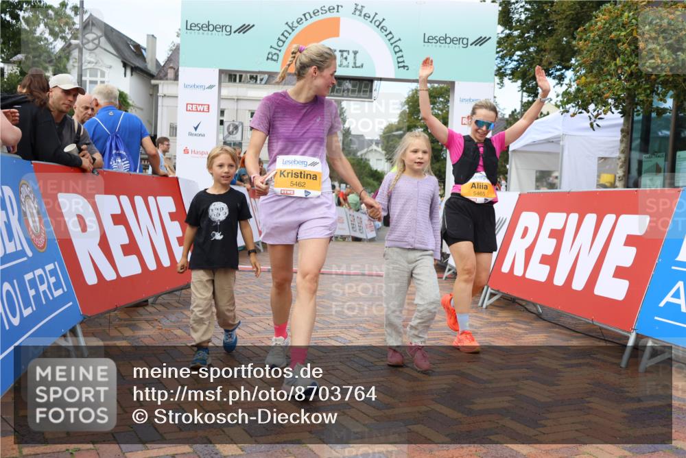 31.08.2025 - 21. Blankeneser Heldenlauf Strokosch-Dieckow http://msf.ph/oto/8703764 31.08.2025 13:01:11 Ziel 5465, 5462 meine-sportfotos.de