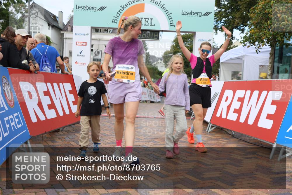 31.08.2025 - 21. Blankeneser Heldenlauf Strokosch-Dieckow http://msf.ph/oto/8703765 31.08.2025 13:01:11 Ziel 5465, 5462 meine-sportfotos.de
