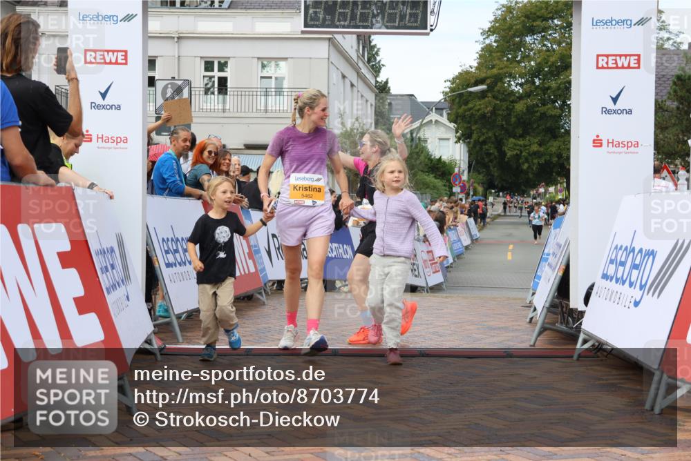 31.08.2025 - 21. Blankeneser Heldenlauf Strokosch-Dieckow http://msf.ph/oto/8703774 31.08.2025 13:01:06 Ziel 5465, 5462 meine-sportfotos.de
