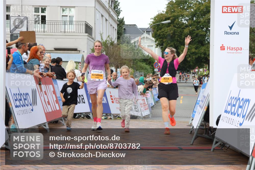 31.08.2025 - 21. Blankeneser Heldenlauf Strokosch-Dieckow http://msf.ph/oto/8703782 31.08.2025 13:01:05 Ziel 5465, 5462 meine-sportfotos.de