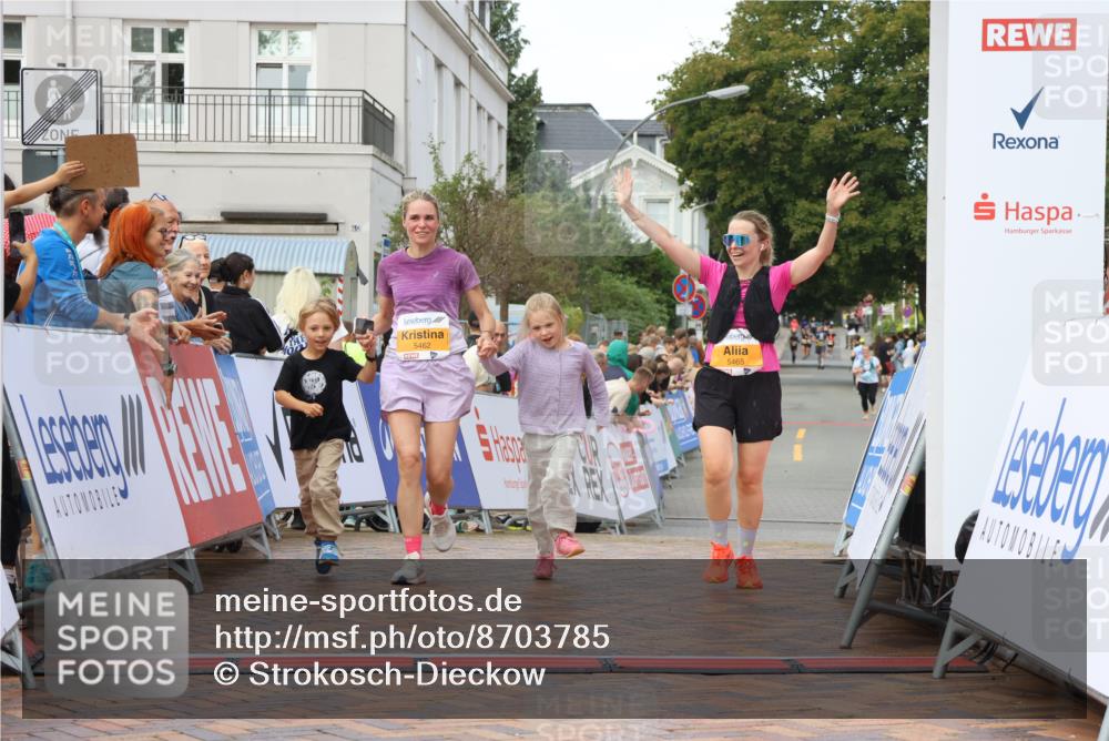 31.08.2025 - 21. Blankeneser Heldenlauf Strokosch-Dieckow http://msf.ph/oto/8703785 31.08.2025 13:01:05 Ziel 5465, 5462 meine-sportfotos.de