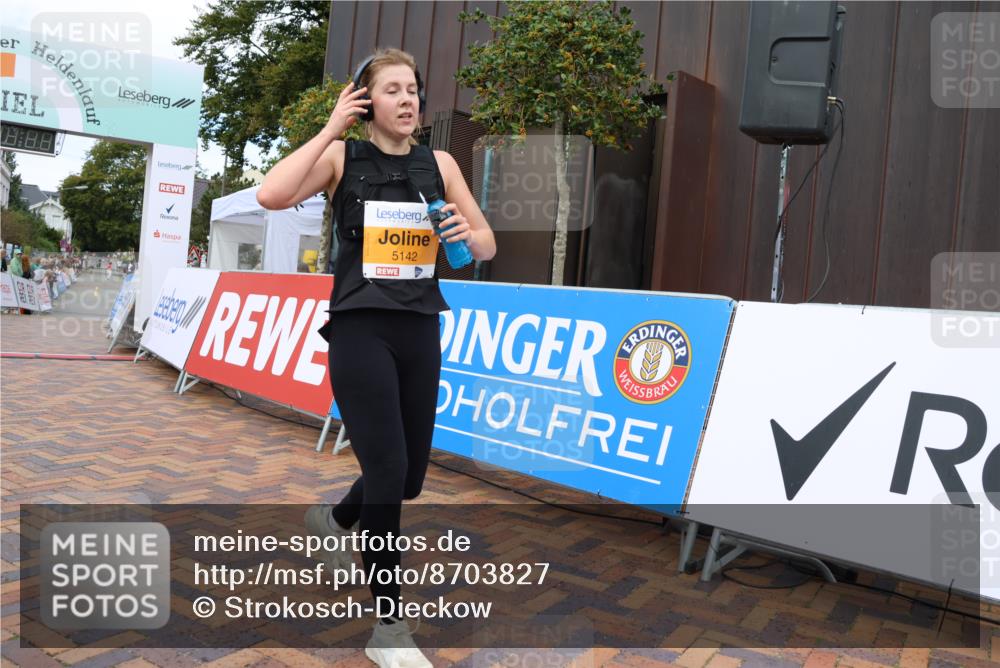 31.08.2025 - 21. Blankeneser Heldenlauf Strokosch-Dieckow http://msf.ph/oto/8703827 31.08.2025 13:00:05 Ziel 5764, 5142, 5233 meine-sportfotos.de