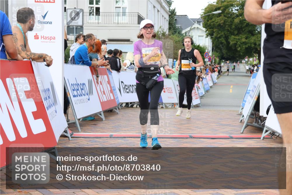 31.08.2025 - 21. Blankeneser Heldenlauf Strokosch-Dieckow http://msf.ph/oto/8703840 31.08.2025 13:00:01 Ziel 5764, 5256, 5142, 5233 meine-sportfotos.de