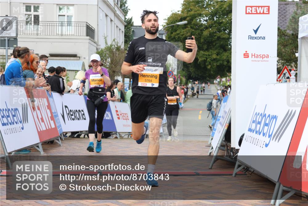 31.08.2025 - 21. Blankeneser Heldenlauf Strokosch-Dieckow http://msf.ph/oto/8703843 31.08.2025 12:59:59 Ziel 5764, 5256, 5142, 5233 meine-sportfotos.de