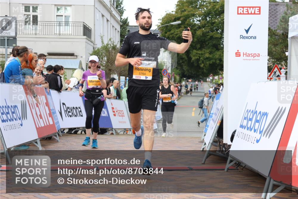 31.08.2025 - 21. Blankeneser Heldenlauf Strokosch-Dieckow http://msf.ph/oto/8703844 31.08.2025 12:59:59 Ziel 5764, 5256, 5142, 5233 meine-sportfotos.de