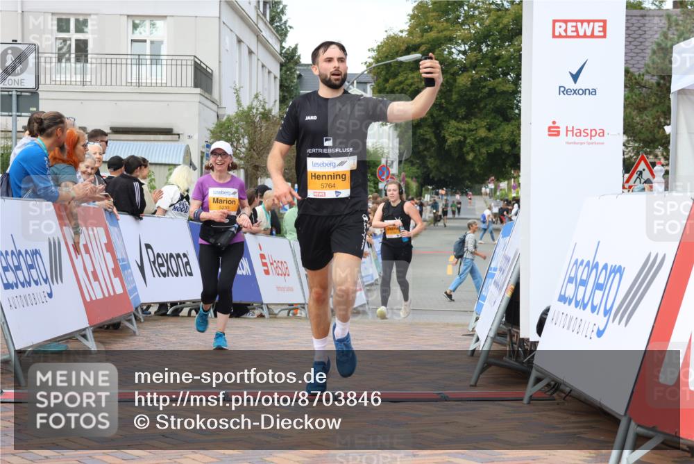 31.08.2025 - 21. Blankeneser Heldenlauf Strokosch-Dieckow http://msf.ph/oto/8703846 31.08.2025 12:59:59 Ziel 5764, 5256, 5142, 5233 meine-sportfotos.de