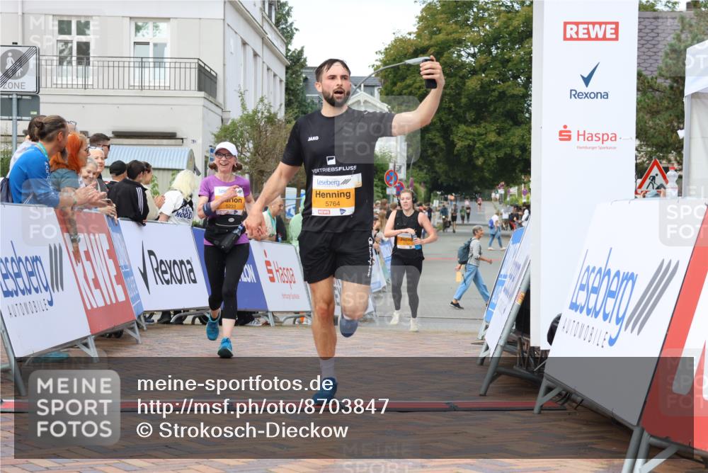 31.08.2025 - 21. Blankeneser Heldenlauf Strokosch-Dieckow http://msf.ph/oto/8703847 31.08.2025 12:59:59 Ziel 5764, 5256, 5142, 5233 meine-sportfotos.de
