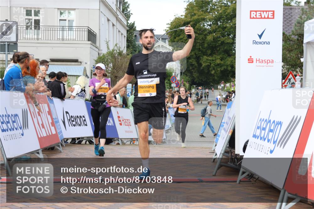 31.08.2025 - 21. Blankeneser Heldenlauf Strokosch-Dieckow http://msf.ph/oto/8703848 31.08.2025 12:59:59 Ziel 5764, 5256, 5142, 5233 meine-sportfotos.de
