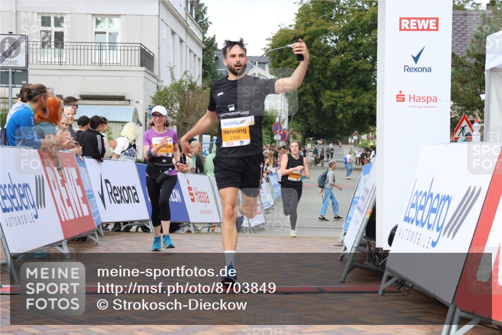 31.08.2025 - 21. Blankeneser Heldenlauf Strokosch-Dieckow http://msf.ph/oto/8703849 31.08.2025 12:59:59 Ziel 5764, 5256, 5142, 5233 meine-sportfotos.de