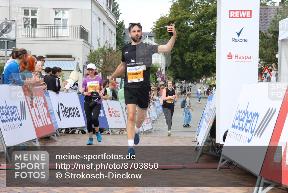 31.08.2025 - 21. Blankeneser Heldenlauf Strokosch-Dieckow http://msf.ph/oto/8703850 31.08.2025 12:59:59 Ziel 5764, 5256, 5142, 5233 meine-sportfotos.de