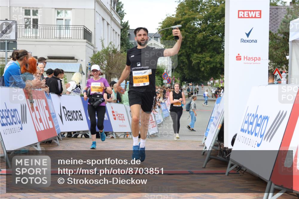 31.08.2025 - 21. Blankeneser Heldenlauf Strokosch-Dieckow http://msf.ph/oto/8703851 31.08.2025 12:59:59 Ziel 5764, 5256, 5142, 5233 meine-sportfotos.de