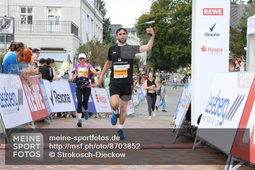 31.08.2025 - 21. Blankeneser Heldenlauf Strokosch-Dieckow http://msf.ph/oto/8703852 31.08.2025 12:59:59 Ziel 5764, 5256, 5142, 5233 meine-sportfotos.de