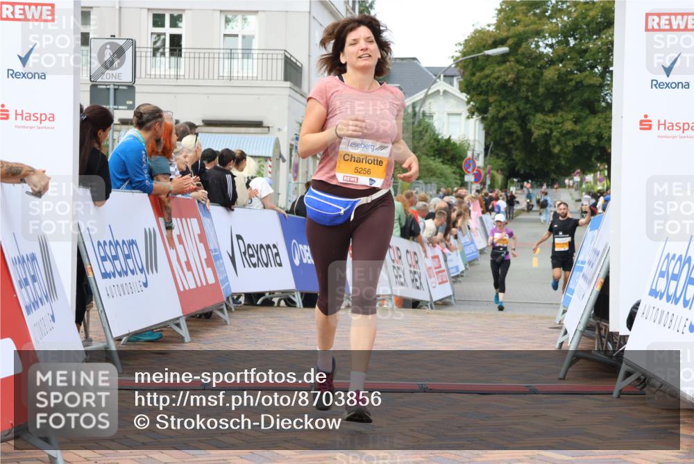 31.08.2025 - 21. Blankeneser Heldenlauf Strokosch-Dieckow http://msf.ph/oto/8703856 31.08.2025 12:59:53 Ziel 5256, 5601 meine-sportfotos.de