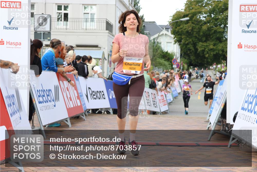 31.08.2025 - 21. Blankeneser Heldenlauf Strokosch-Dieckow http://msf.ph/oto/8703857 31.08.2025 12:59:53 Ziel 5256, 5601 meine-sportfotos.de